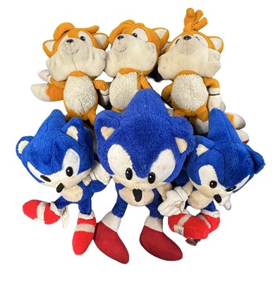 Lot 82 - A group of six 1990s Sonic the Hedgehog and...