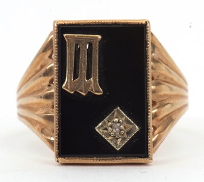 Lot 44 - A 9ct onyx ring, the rectangular onyx plaque...