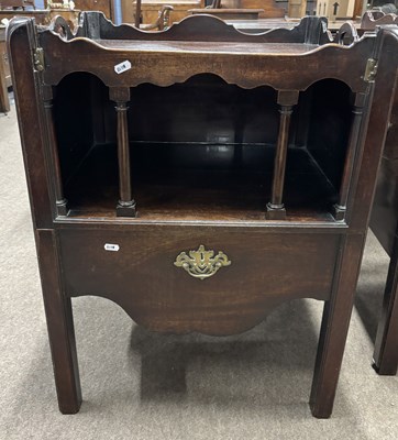 Lot 510 - A Georgian mahogany tray top night table, open...
