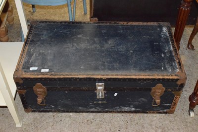 Lot 319 - A vintage steamer trunk