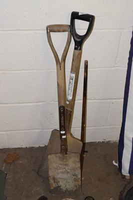 Lot 811 - Garden tools
