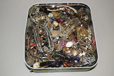 Lot 110 - Box containing a quantity of costume jewellery...