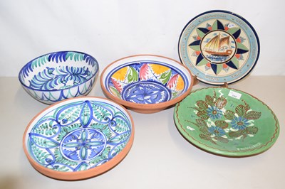 Lot 134 - Mixed Lot: Pottery bowls and dishes in Italian...