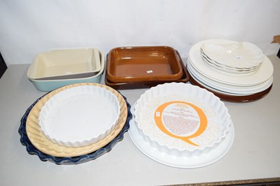 Lot 140 - Quantity of ceramic kitchen wares, bowls,...