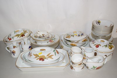 Lot 179 - A quantity of Royal Worcester dinner and tea...