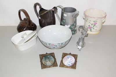 Lot 186 - Quantity of ceramic bowls, ceramic teapot and...