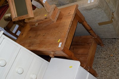 Lot 285 - A pine single drawer wash stand