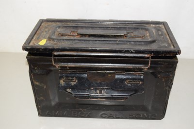 Lot 525 - A vintage ammunition case