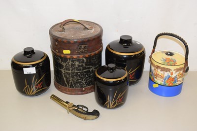 Lot 539 - Mixed lot of various tea caddy's, gun...