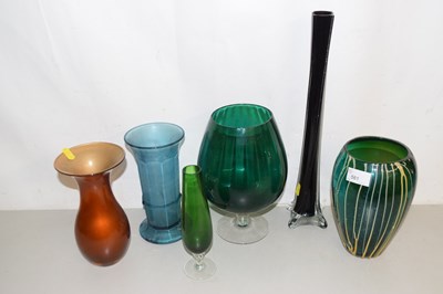 Lot 561 - Mixed lot of various coloured glass wares