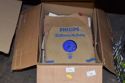 Lot 589 - Box of various 78's