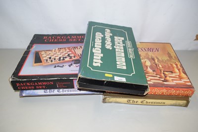 Lot 650 - Collection of various boxed chess boards
