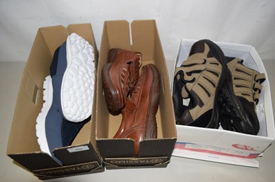 Lot 652 - Six pairs of size 9 mens shoes