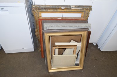Lot 670 - Mixed lot of various picture frames