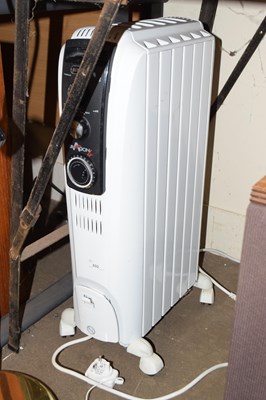 Lot 692 - A Delonghi freestanding radiator