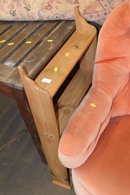 Lot 721 - A pine hanging wall shelf