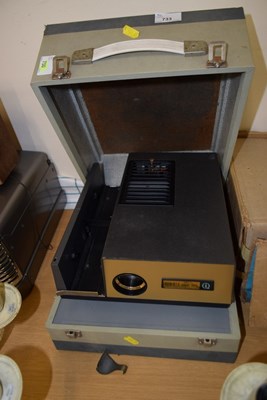 Lot 733 - A cased Focus slide projector