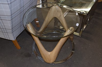 Lot 772 - A small round glass topped coffee table