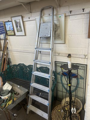 Lot 800 - A Beldray six rung metal stepladder