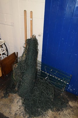 Lot 820 - Mixed lot to include Omlet netting and a pair...