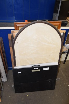 Lot 832 - Mixed lot of various artists paper and picture...