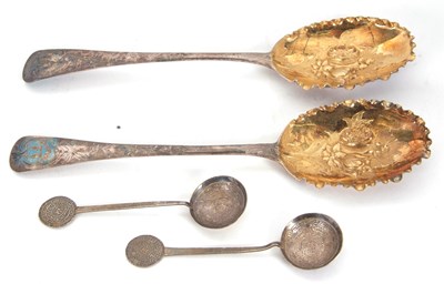 Lot 37 - Mixed Lot: A pair of George III silver berry...