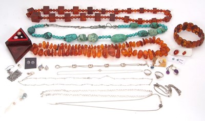 Lot 190 - A mixed lot of jewellery: to include two amber...