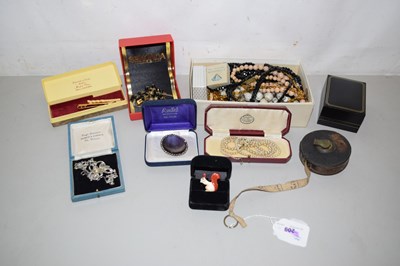 Lot 106 - Mixed Lot:  Various assorted costume jewellery...