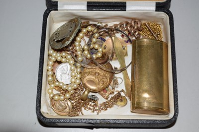 Lot 108 - Box of various yellow metal jewellery, pearl...