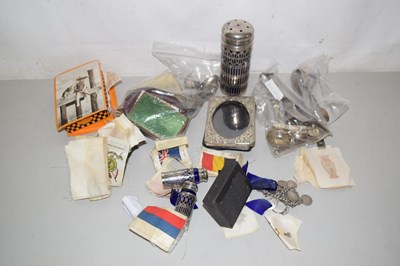 Lot 118 - Mixed Lot: A range of cigarette silks, a...