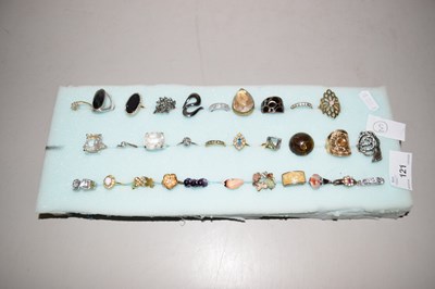 Lot 121 - A quantity of various costume jewellery rings