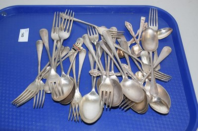 Lot 149 - A tray of assorted cutlery