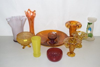 Lot 199 - A quantity of various amber and other coloured...