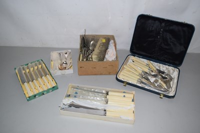 Lot 221 - Mixed Lot: Various cased and loose cutlery