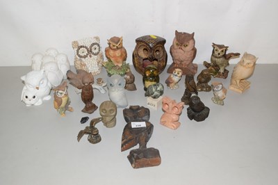 Lot 230 - A collection of various model owls
