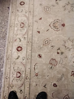 Lot 320 - A 20th Century patterned floor rug 256 x 320 cm