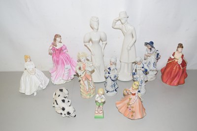 Lot 514 - A collection of various figures