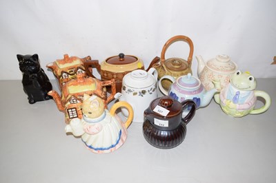 Lot 527 - Mixed Lot: Various assorted teapots to include...