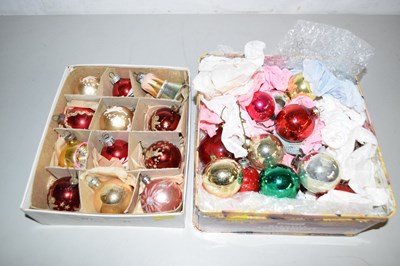 Lot 571 - Two boxes of vintage Christmas baubles