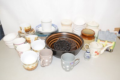 Lot 611 - Mixed lot of various crockery, trivets etc