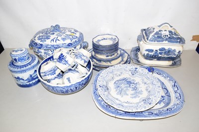 Lot 613 - Mixed lot of various blue and white china wares