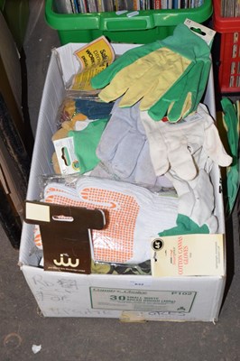 Lot 632 - Box of various work and gardening gloves