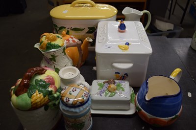 Lot 667 - Mixed lot of various kitchen ceramics to...