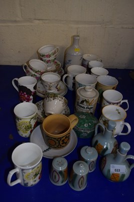 Lot 683 - Mixed lot of various ceramics