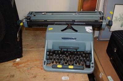 Lot 742 - An Imperial typewriter