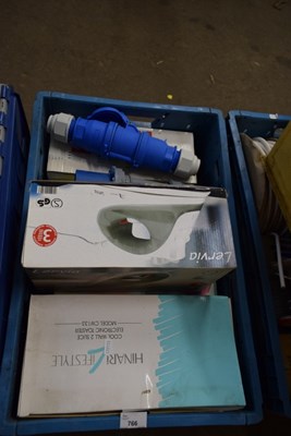 Lot 766 - Box of various eletricals to include toaster...