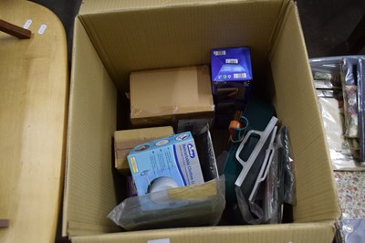 Lot 781 - Box containing various washing lines,...