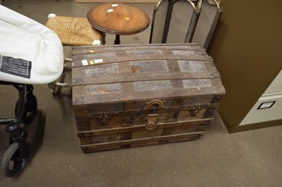 Lot 797 - Wooden trunk