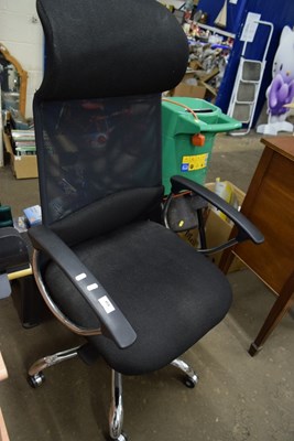 Lot 834 - An ergonomic office chair