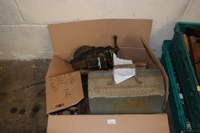 Lot 872 - Box containing various tools